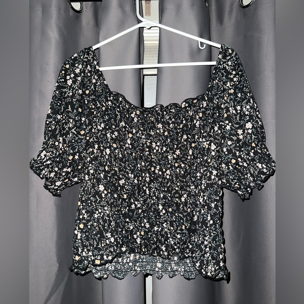 NWOT XL Reitmans Floral Black Crop Top with Ruching